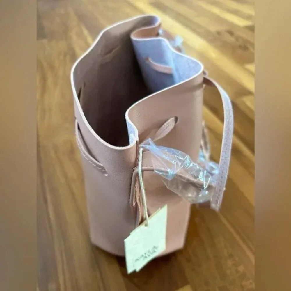 NWT Kayla + Ava | Women’s dusty rose crossbody bow tie bucket bag, vegan leather - Picture 4 of 11